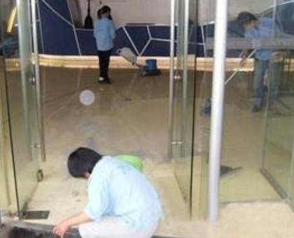 公司總部開展衛生打掃除活動